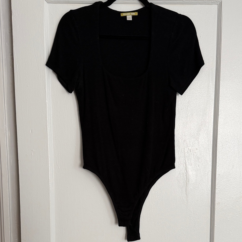 Gianni Bini Black Short-Sleeve Scoop Neck Bodysuit